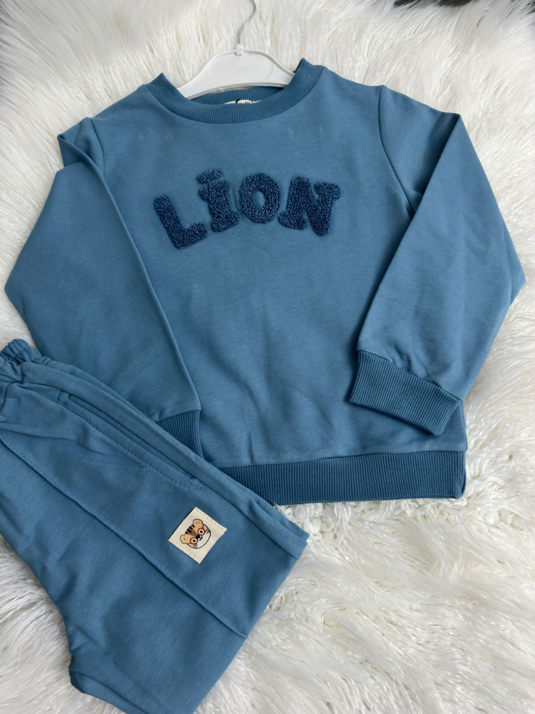 Lion kabartmalı takım