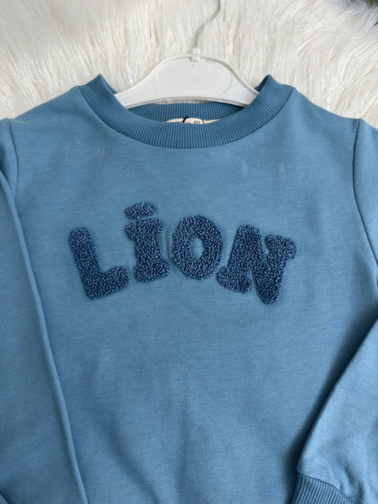 Lion kabartmalı takım