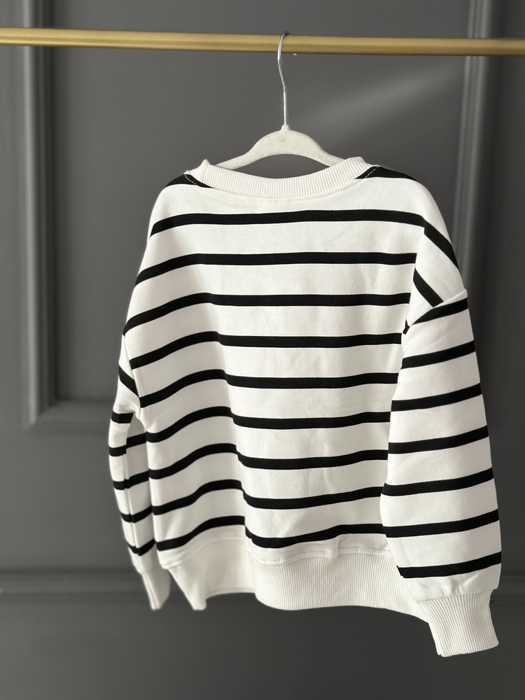 Siyah beyaz çizgili sweatshirt