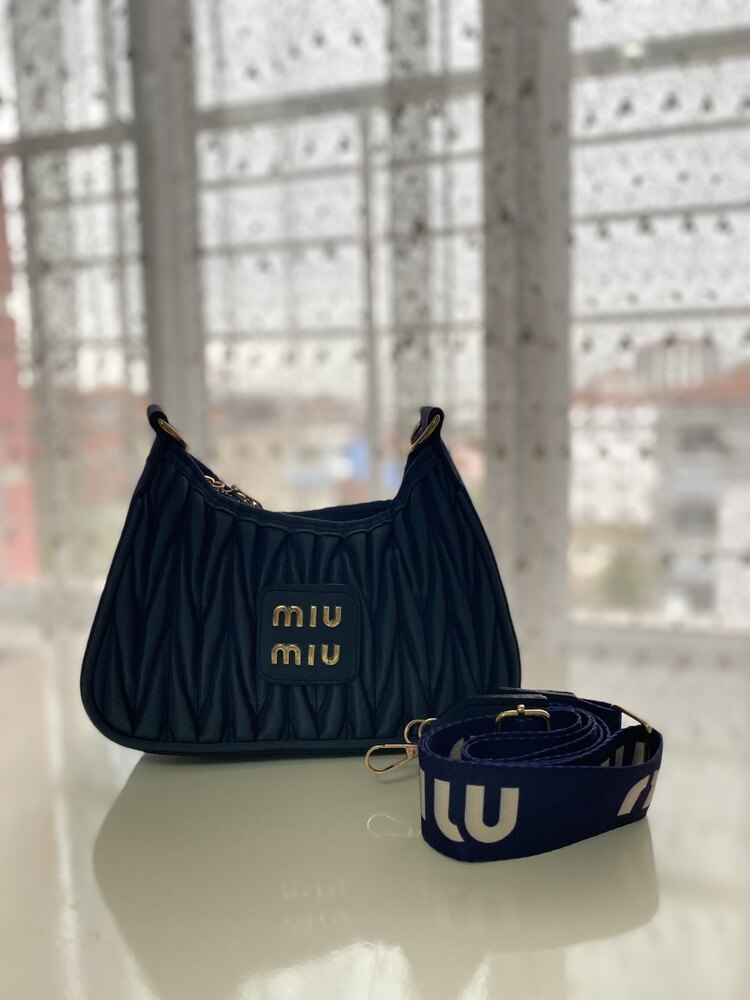 Miu Miu Koyu Lacivert Çanta