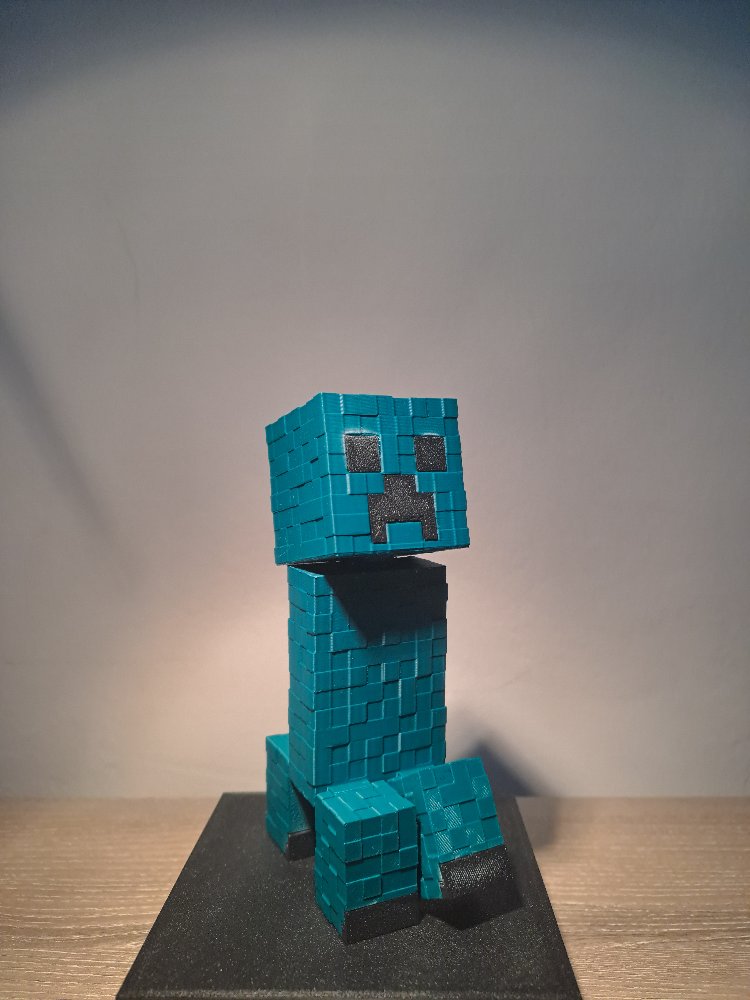 Hareketli Creeper figürü