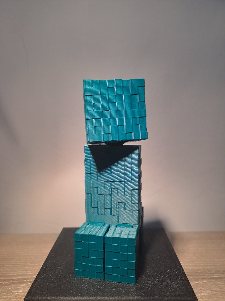 Hareketli Creeper figürü