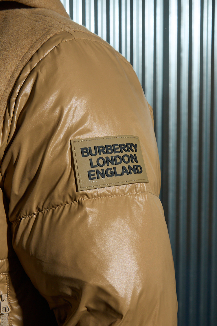 Burberry Kaşmir Detaylı Kaz Tüyü Mont