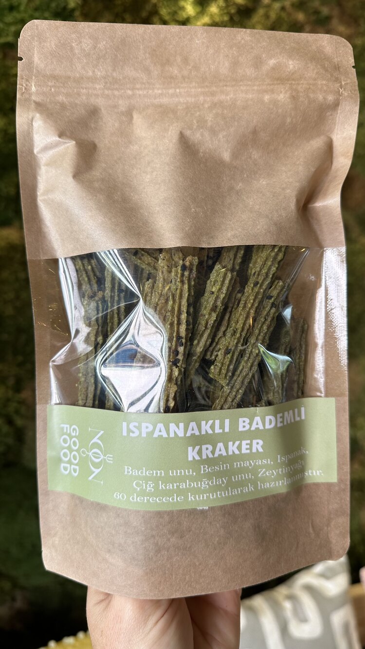 Ispanaklı bademli çubuk kraker