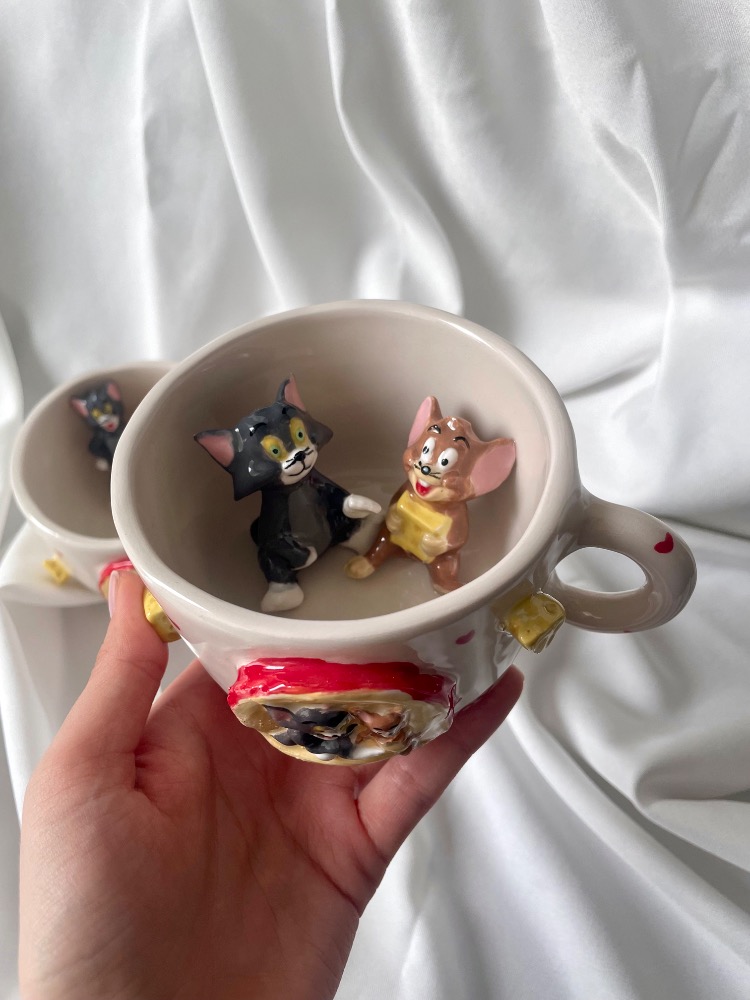 El yapımı Tom and Jerry figürlü seramik kupa