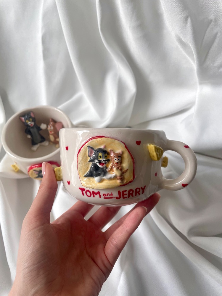 El yapımı Tom and Jerry figürlü seramik kupa