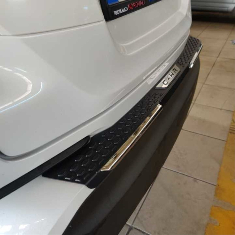 TOYOTA C-HR 2016-2019 IÇIN UYUMLU ARKA TAMPON ESIK KAPLAMA DIZAYN