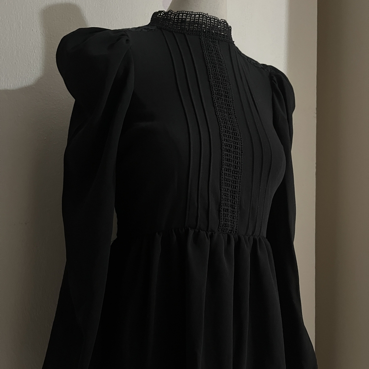 Lace detailed goth dress