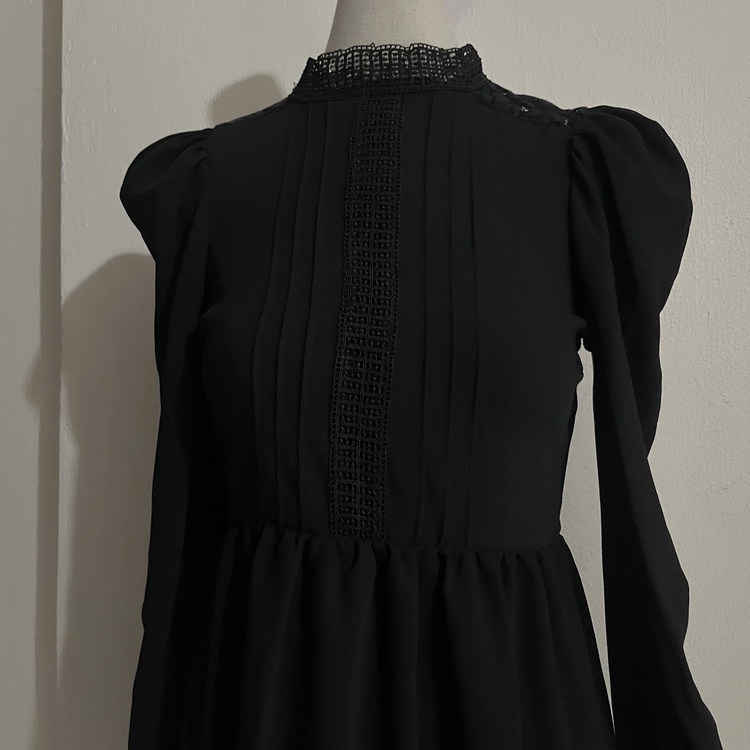 Lace detailed goth dress