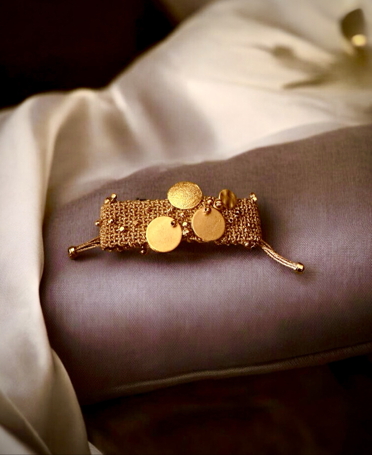 Gold makrome bileklik