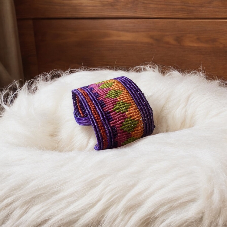 Kilim desenli manşet bileklik