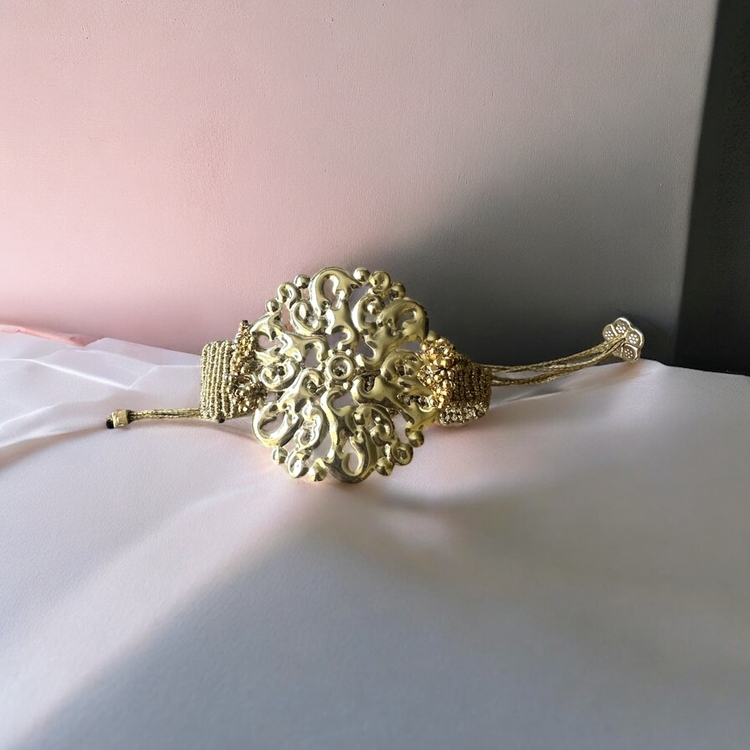 Gold makrome bileklik