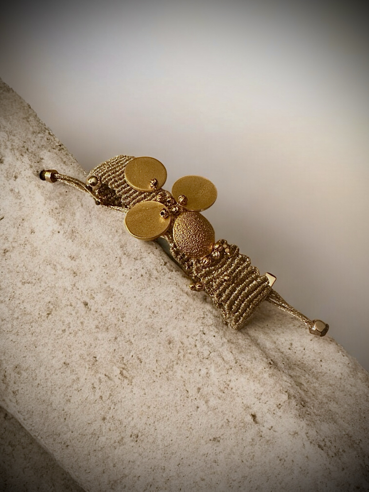 Gold makrome bileklik