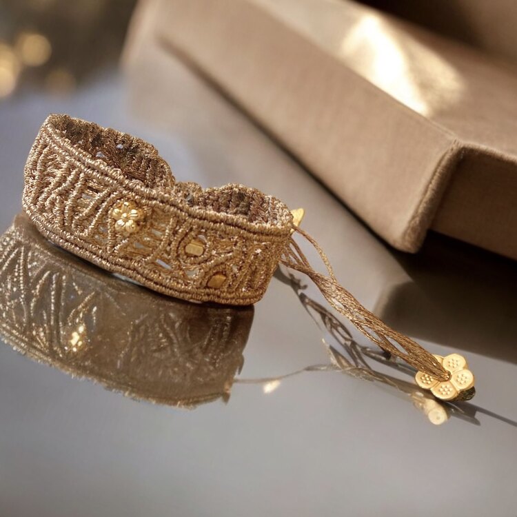 Gold makrome bileklik
