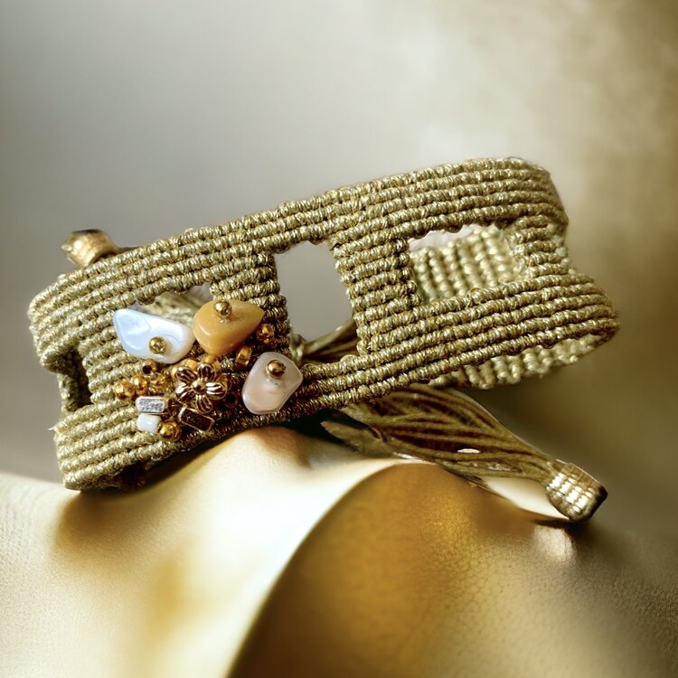 Gold makrome bileklik