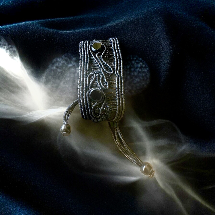 Gotik manşet makrome bileklik