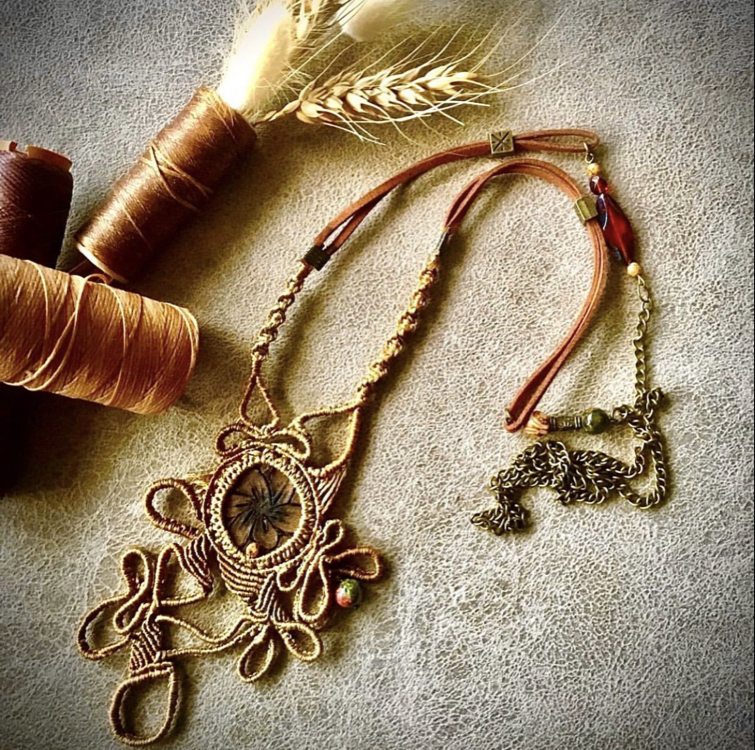 Micromacrame kolye