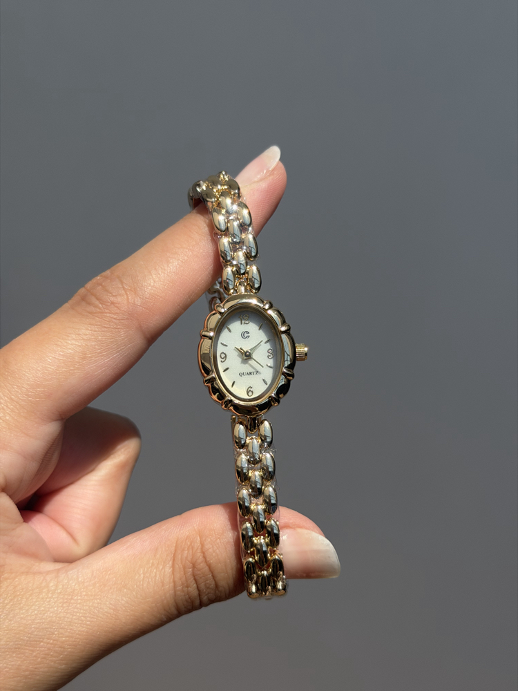 Vintage model içi beyaz saat