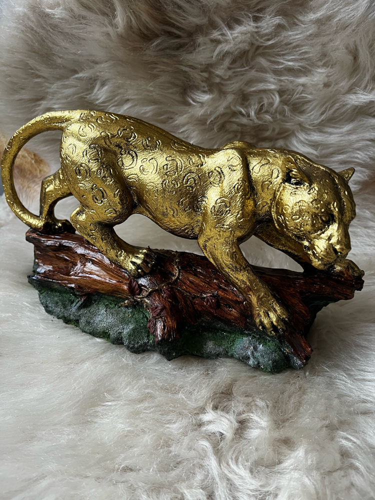 El Boyaması Polyester Ağaçta Leopar