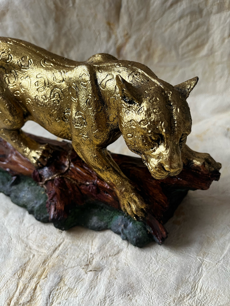 El Boyaması Polyester Ağaçta Leopar