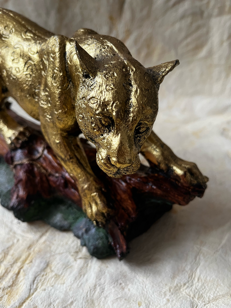 El Boyaması Polyester Ağaçta Leopar