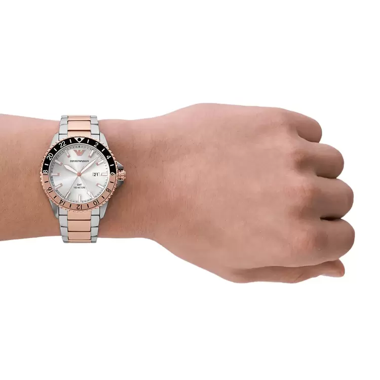 Emporio Armani AR11591 Erkek Kol Saati – GMT / İki Ton Çelik / 10 ATM