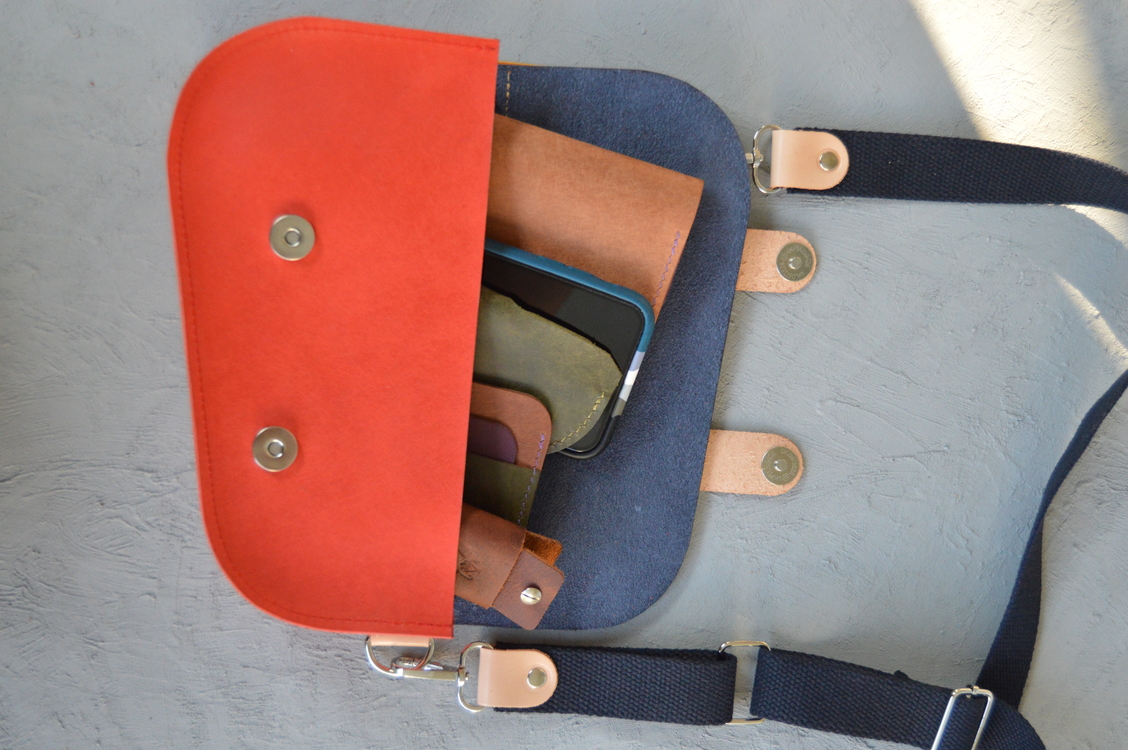 Hakiki Deri Çanta -Saddle Bag |Pueblo Deri – Canlı Renkler, Uzun Ömürlü & Şık Tasarım