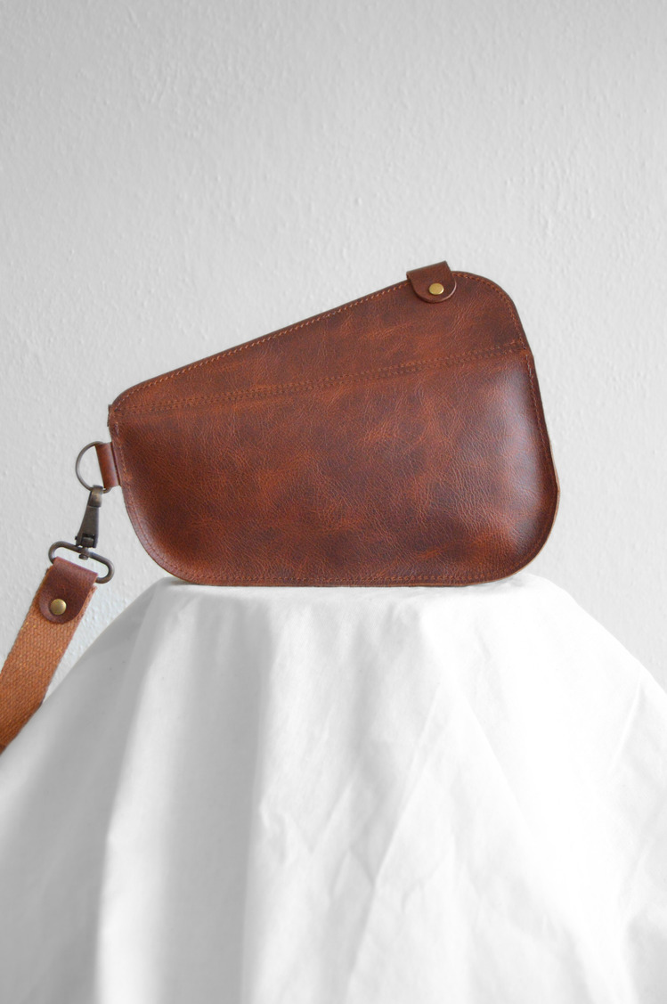 Hakiki Deri Çanta - Saddle Bag – Kahverengi Frisco Deri | Modern & Dikkat Çekici Tasarım