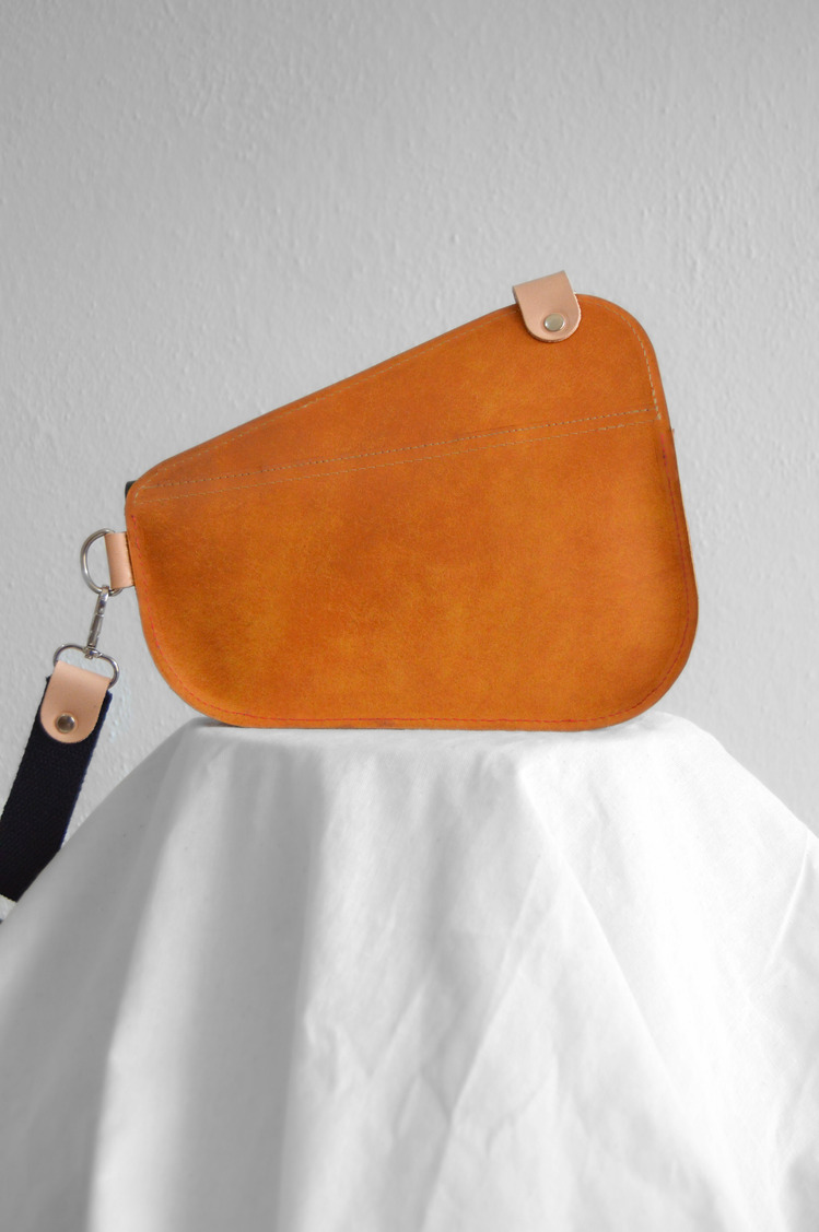 Hakiki Deri Çanta -Saddle Bag |Pueblo Deri – Canlı Renkler, Uzun Ömürlü & Şık Tasarım