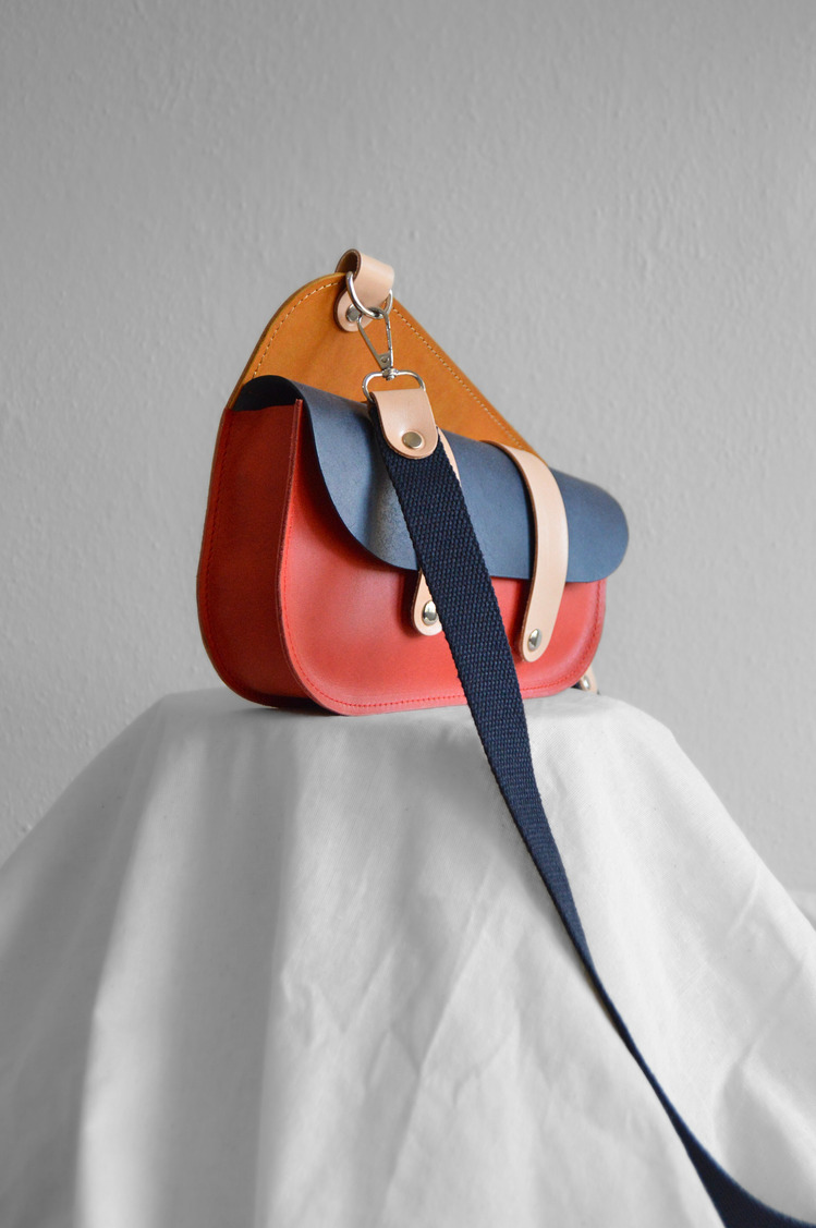 Hakiki Deri Çanta -Saddle Bag |Pueblo Deri – Canlı Renkler, Uzun Ömürlü & Şık Tasarım