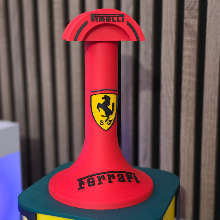 Ferrari Temalı Kulaklık Standı | Şıklık ve Yarış Ruhu Bir Arada!