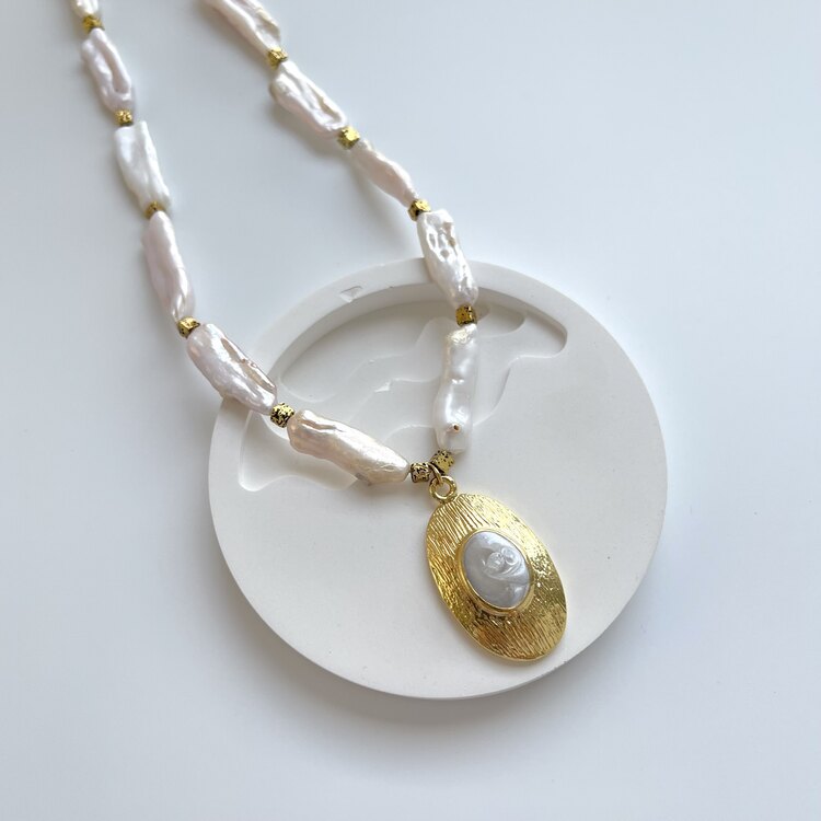 Blazon Necklace 