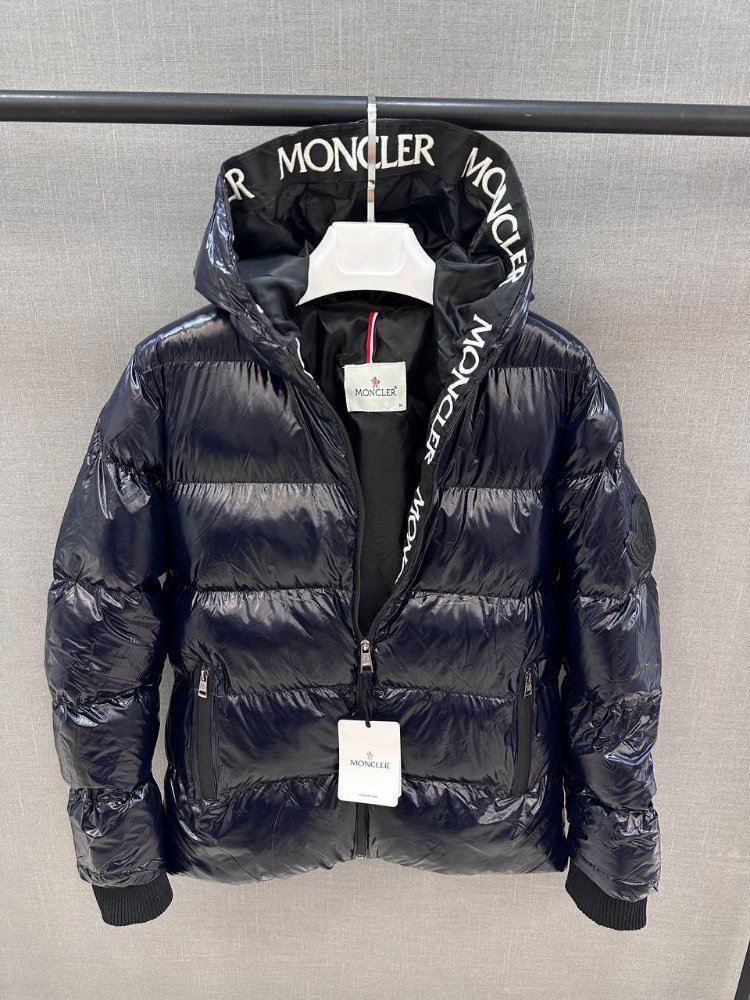 Moncler Montreuil Serisi Parlak Şişme Mont - Kapüşonlu ve Yazı Detaylı Erkek Mont