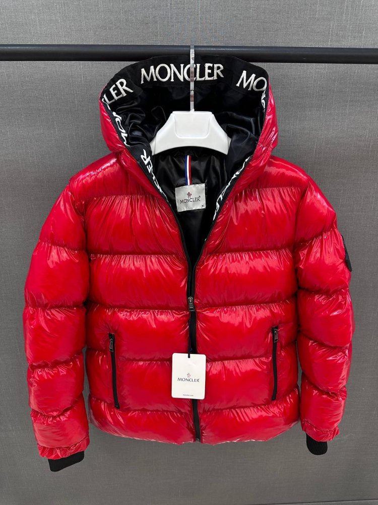 Moncler Montreuil Serisi Parlak Şişme Mont - Kapüşonlu ve Yazı Detaylı Erkek Mont