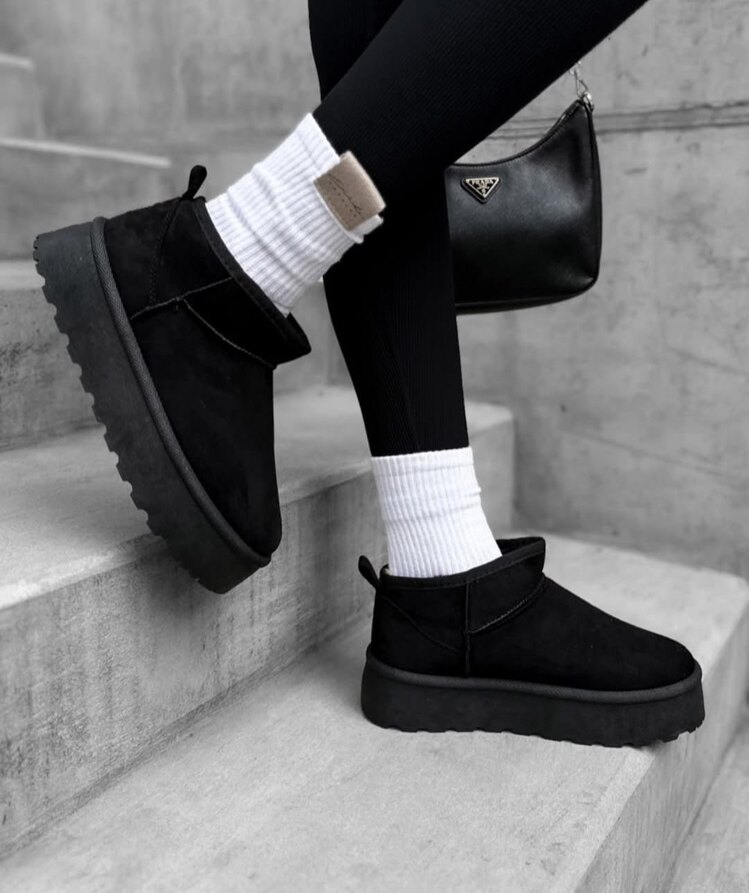UGG Black 