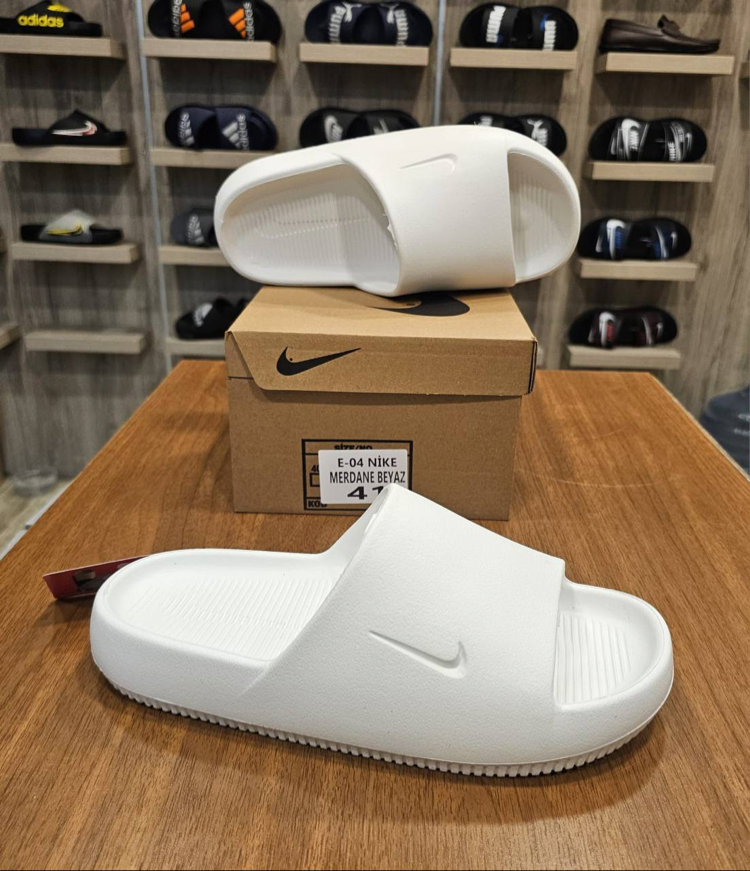 Nike Slide Calm (40-45)
