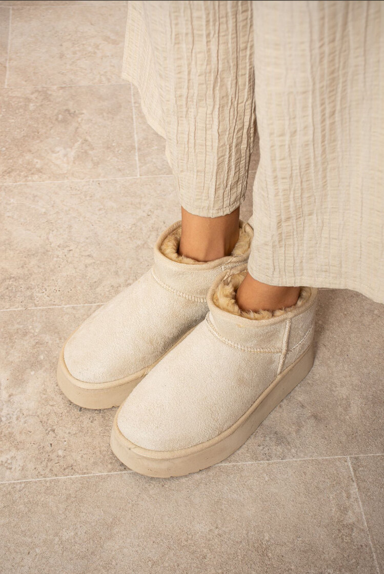 UGG BEJ