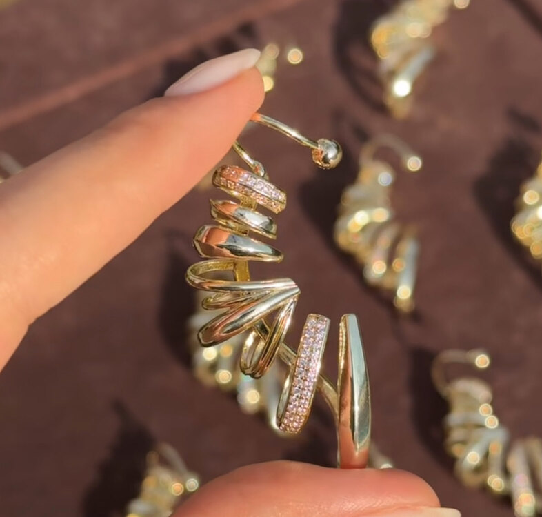 Çoklu gold kıkırdak küpe