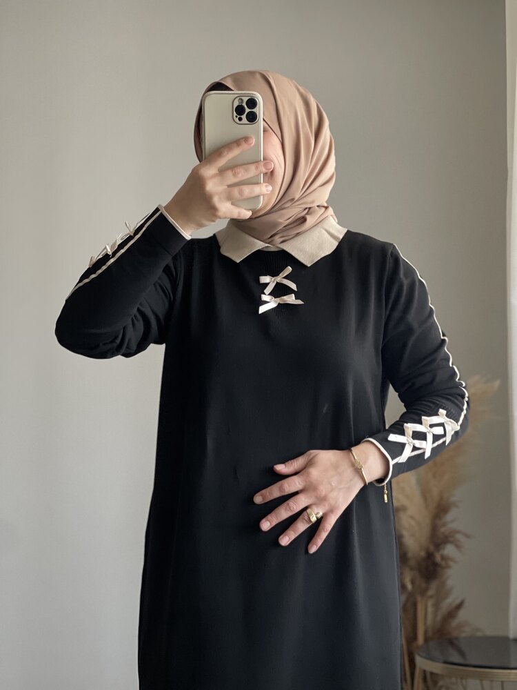 Fiyonk Detaylı Siyah Triko Elbise