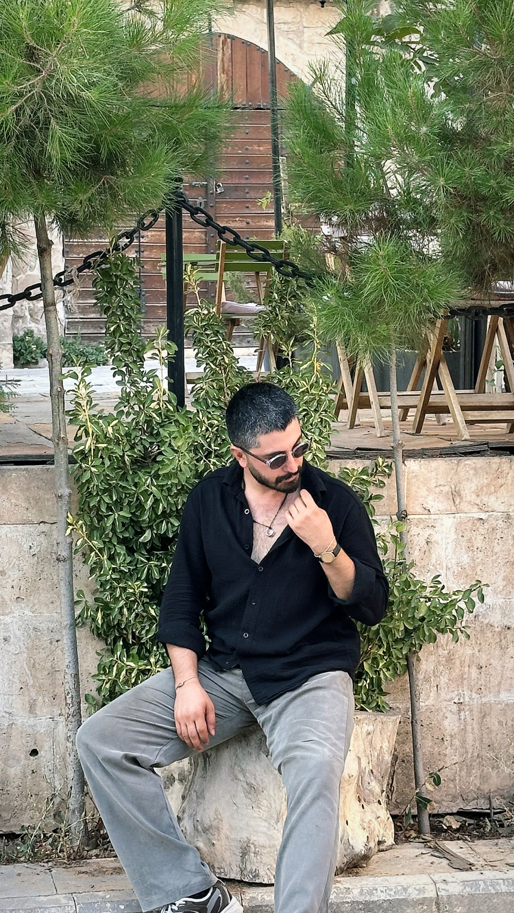 Siyah Gömlek 