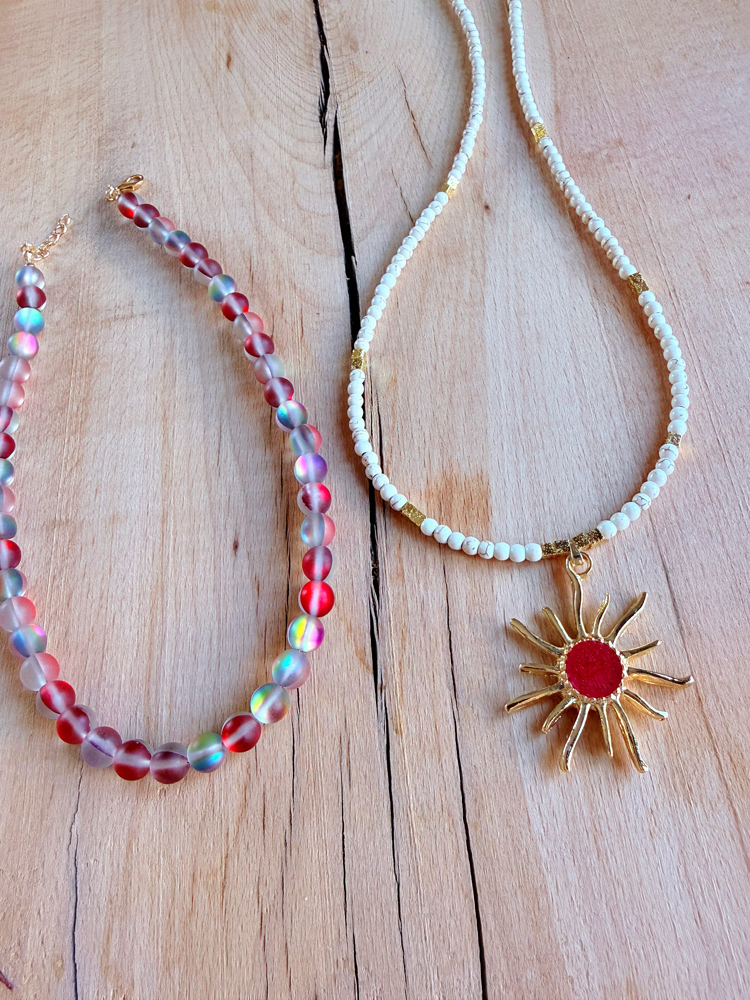 Sole ~ Kırmızı Güneş uçlu doğal taş kolye