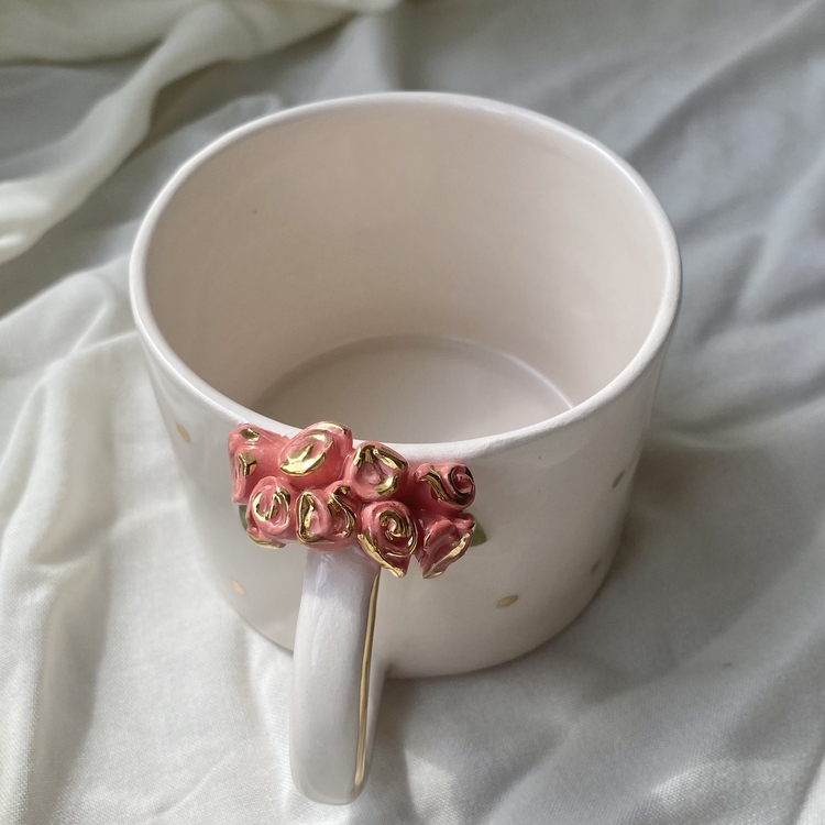 Kulp Üzerinde Pembe Tomurcuk Gül