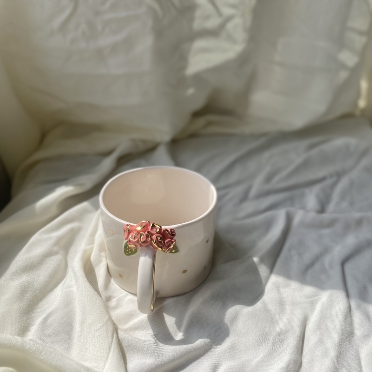 Kulp Üzerinde Pembe Tomurcuk Gül