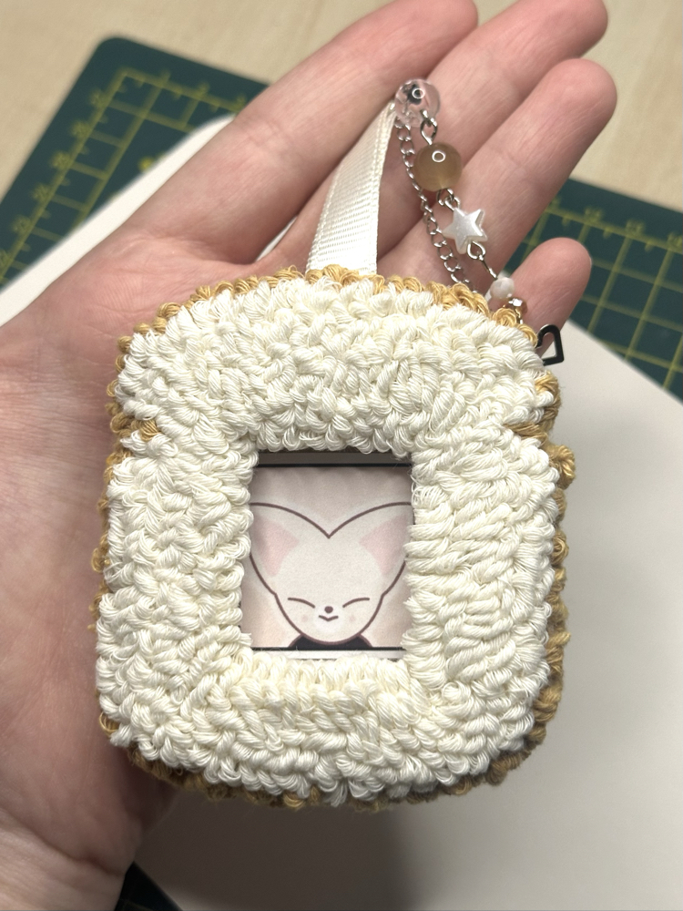Ekmek ID Holder 