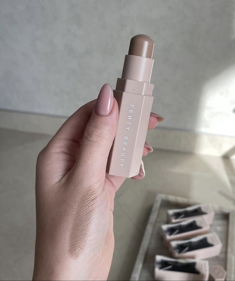 FENTY  MATCH CONTOUR STICK AMBER