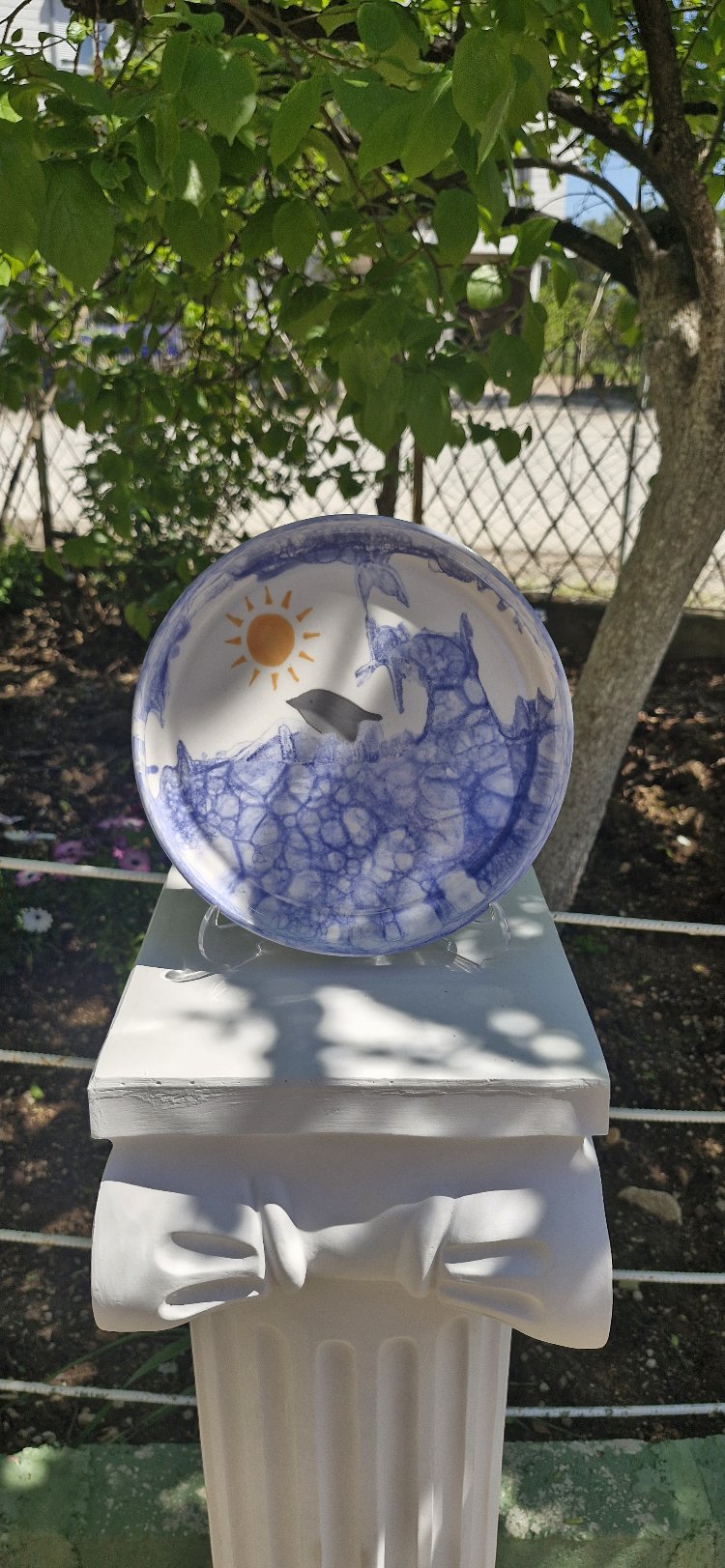 Güneşe Doğru Yüzen Yunus Balığı Seramik Tabak 22 cm