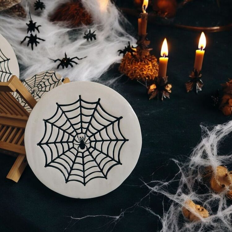 Örümcek ve Örümcek Ağı Desenli El Yapımı Seramik Tabak 24 cm