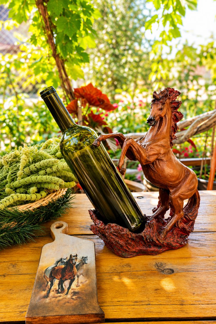 At ve Unicorn Şaraplik ( Ön Sipariş)