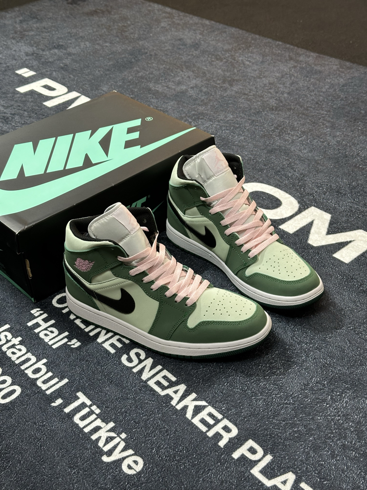 Nike Air Jordan 1 Mid “Dutch Green”