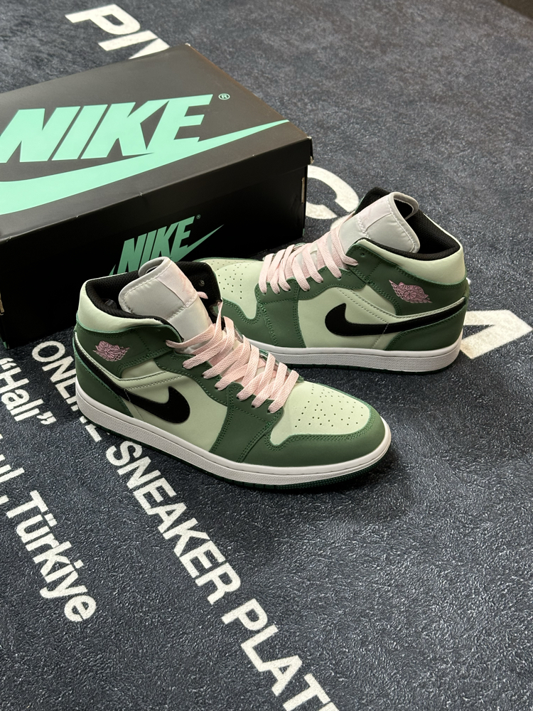 Nike Air Jordan 1 Mid “Dutch Green”